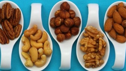 low glycaemic index foods nuts in spoons